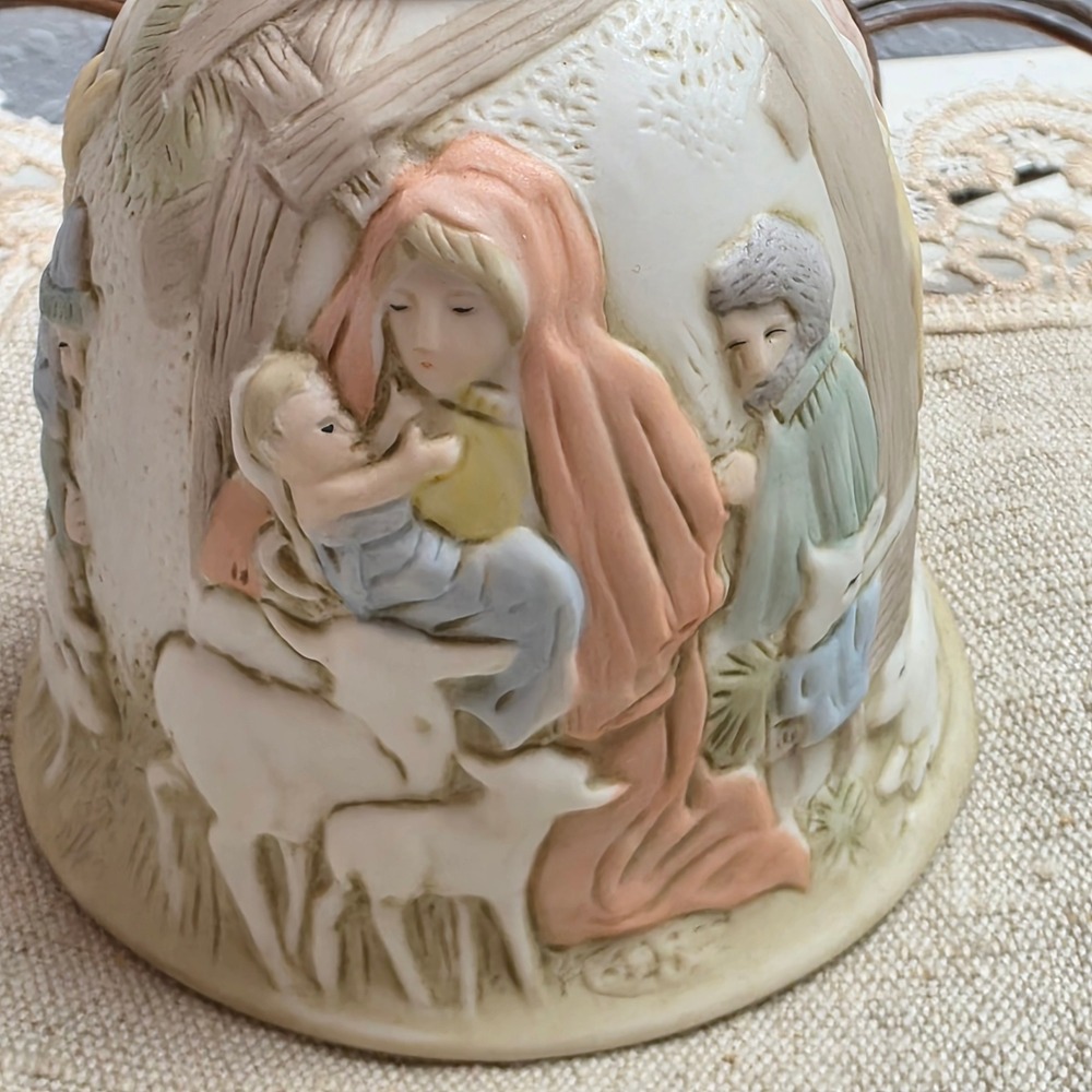 Lefton 1982 The Christopher‎ Collection "O Come All Ye Faithful" Porcelain Bell - Picture 2 of 9